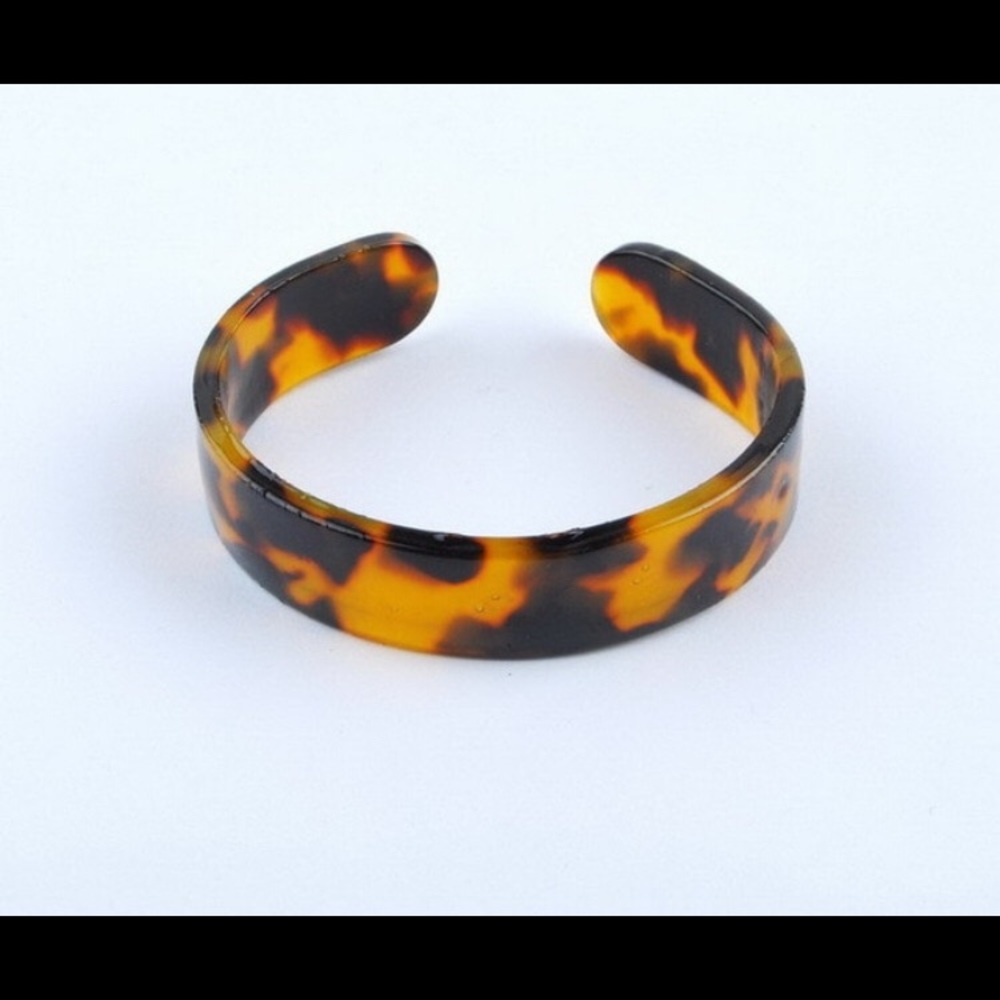 Plastic leopard cuff
